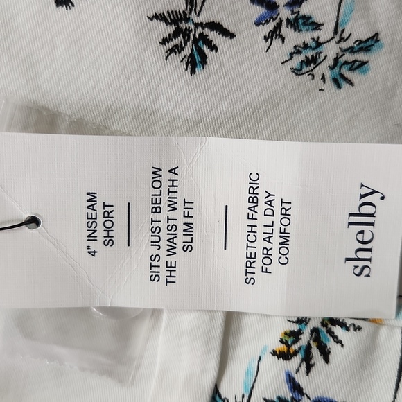 New Crown & Ivy shorts with a beachy Island pattern in perfect condition. - Picture 9 of 14